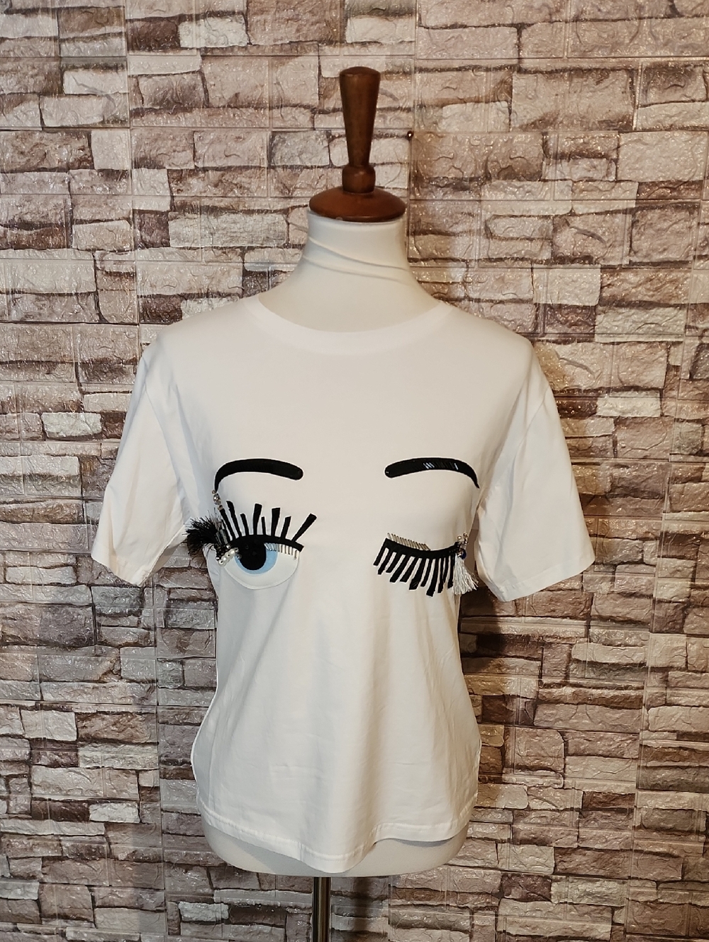 Balboa Fashion  White Graphic Tee with Eyelash Design Brand New